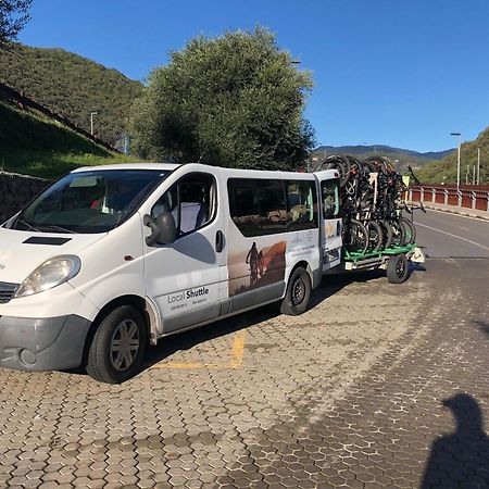 Albergo Aduepassi & Servizio Bike Shuttle 菲纳莱利古雷 外观 照片