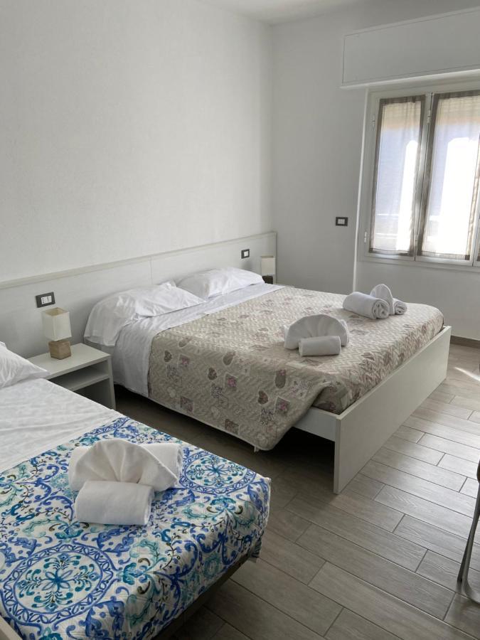 Albergo Aduepassi & Servizio Bike Shuttle 菲纳莱利古雷 外观 照片