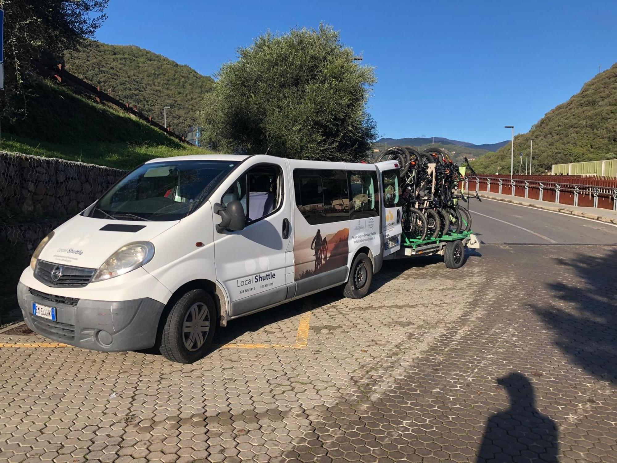 Albergo Aduepassi & Servizio Bike Shuttle 菲纳莱利古雷 外观 照片