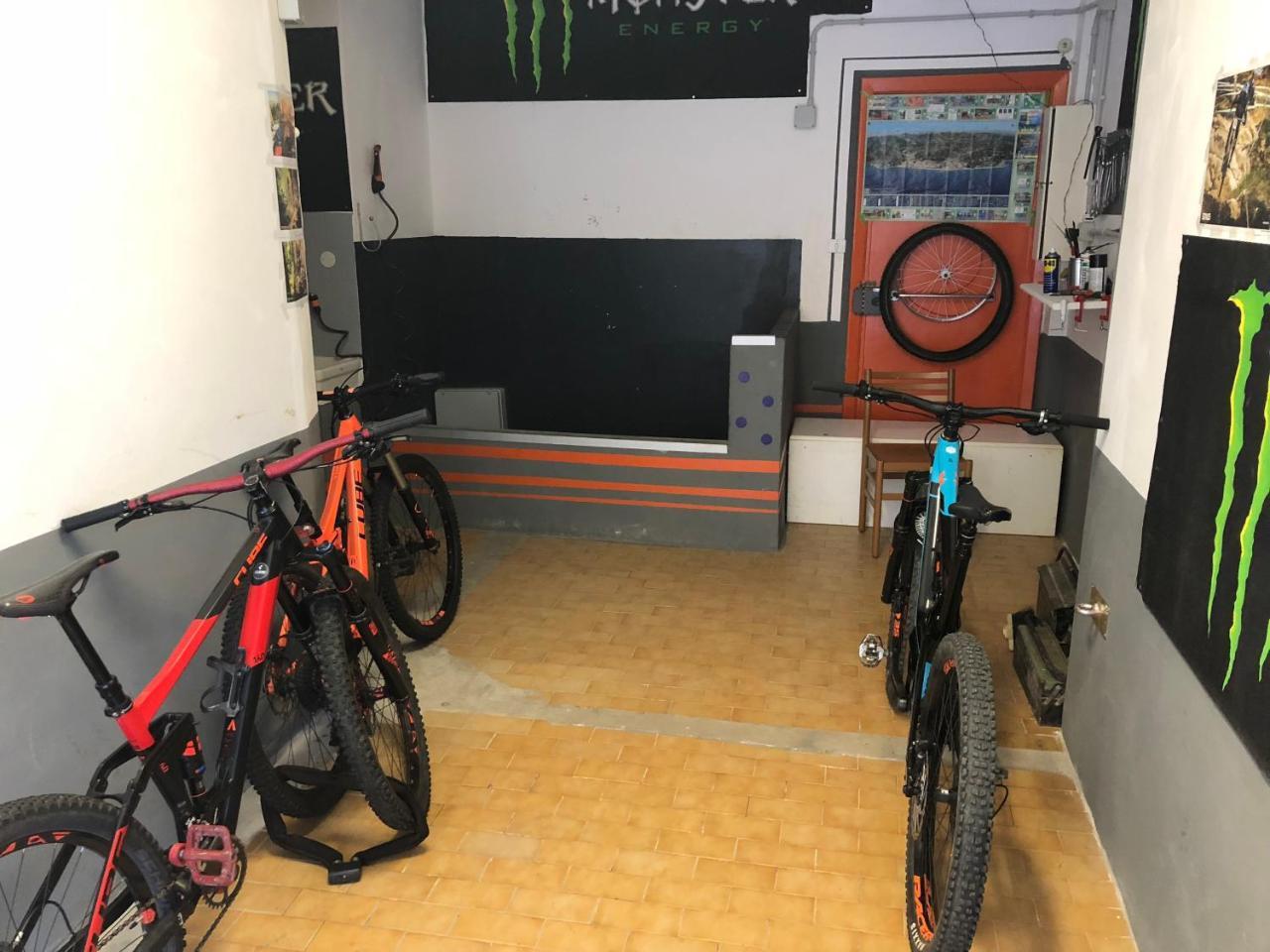 Albergo Aduepassi & Servizio Bike Shuttle 菲纳莱利古雷 外观 照片