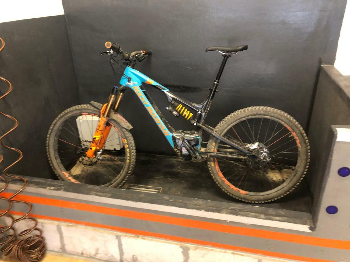 Albergo Aduepassi & Servizio Bike Shuttle 菲纳莱利古雷 外观 照片